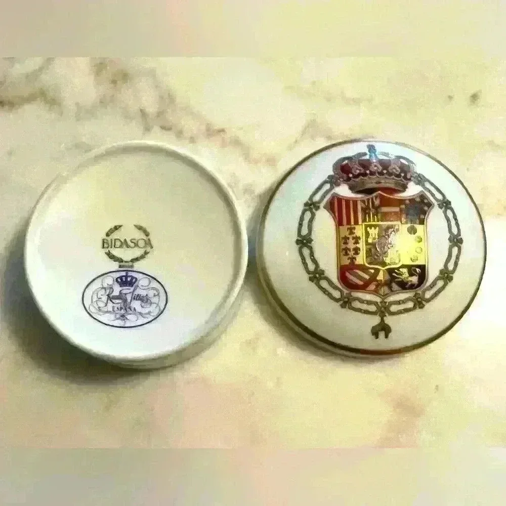 BIDASOA  PORCELAN TRINKET DISH WITH LID,  3” diameter, MADE IN SPAIN